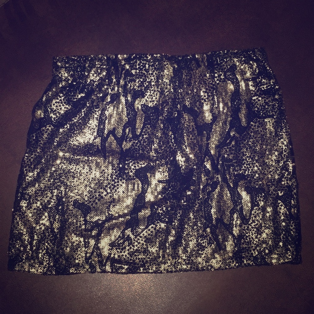 \english rose\ sequined mini skirt 🌹